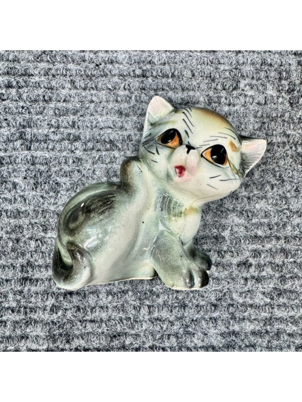 Vintage Cat Kitten Figurine Pair Japan Ceramic Gray Tabby Scratching Face Glazed - Picture 6 of 10